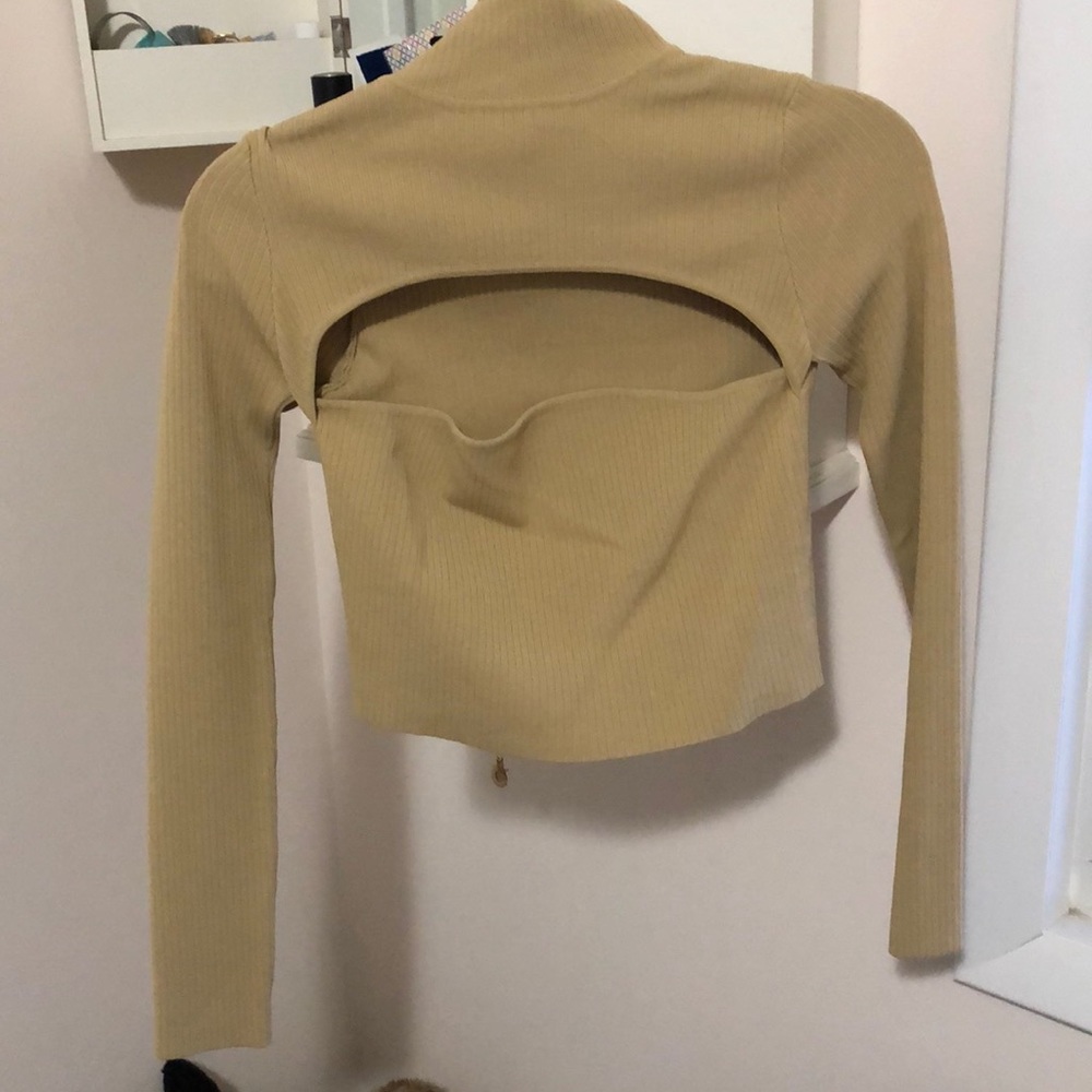 Super down Tasha cut out  turtleneck crop size M